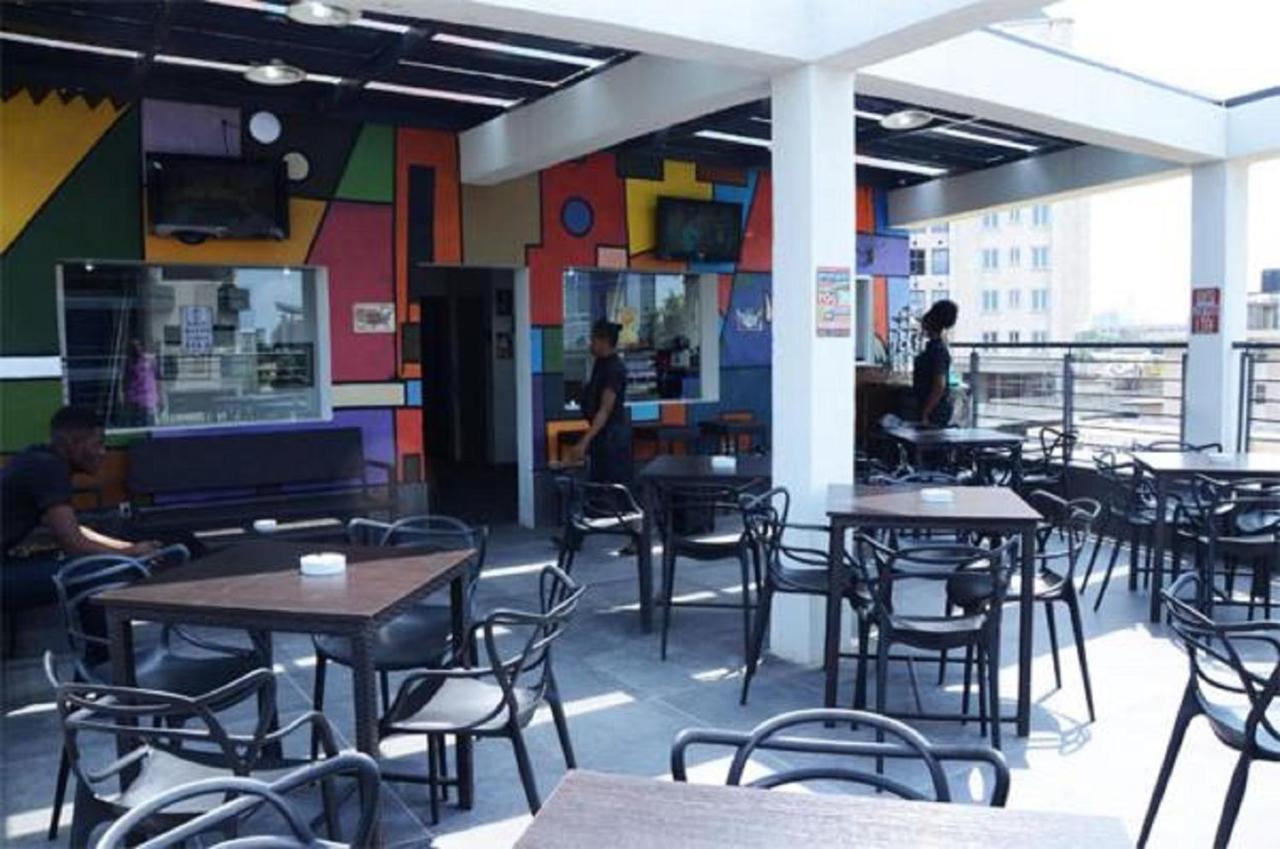 Glee Hotel Aliayabiagba Εξωτερικό φωτογραφία