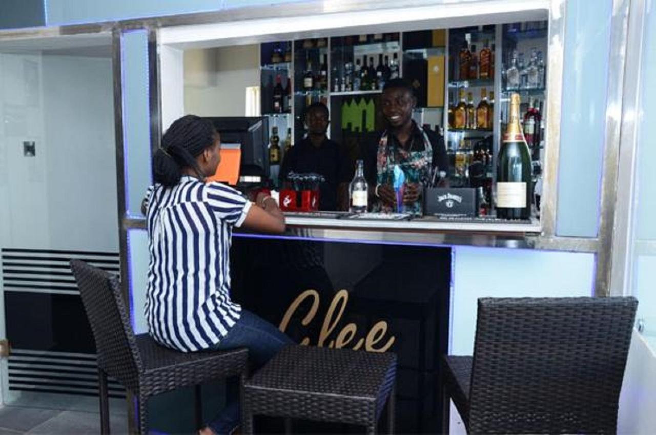 Glee Hotel Aliayabiagba Εξωτερικό φωτογραφία