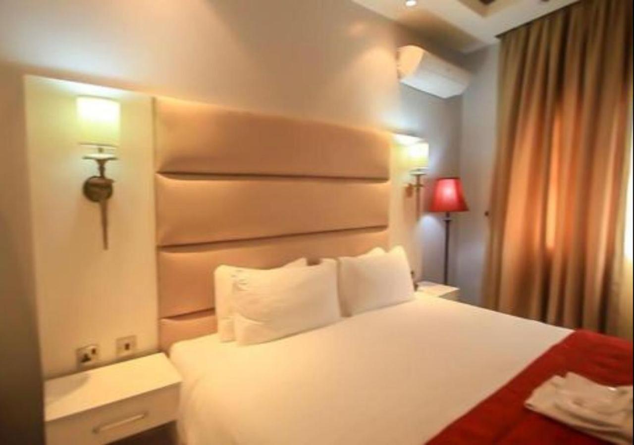 Glee Hotel Aliayabiagba Εξωτερικό φωτογραφία