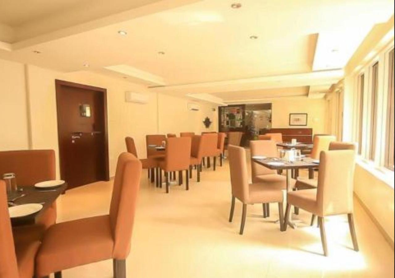 Glee Hotel Aliayabiagba Εξωτερικό φωτογραφία