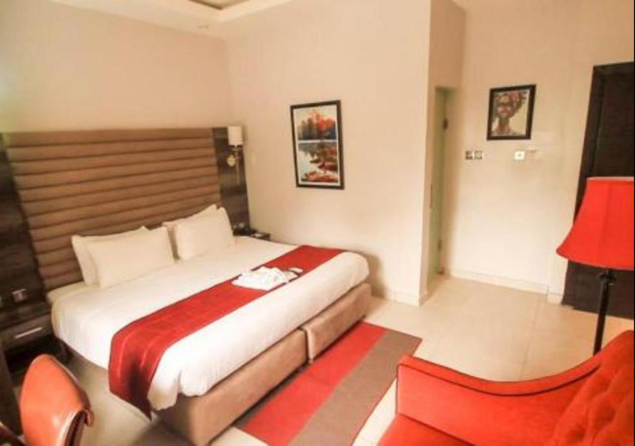 Glee Hotel Aliayabiagba Εξωτερικό φωτογραφία