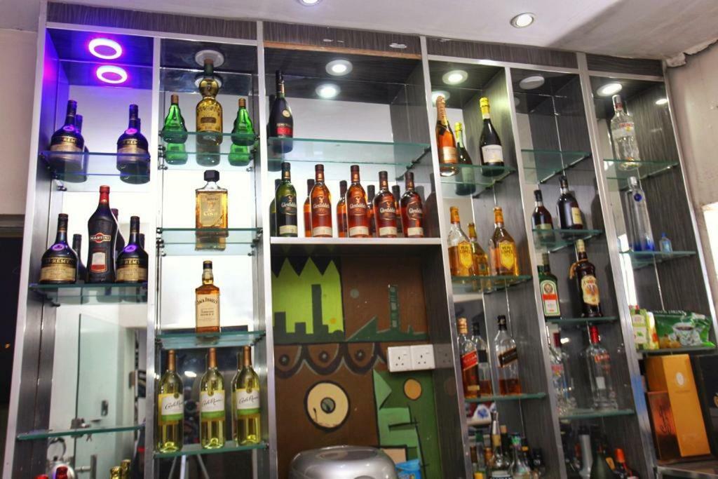 Glee Hotel Aliayabiagba Εξωτερικό φωτογραφία