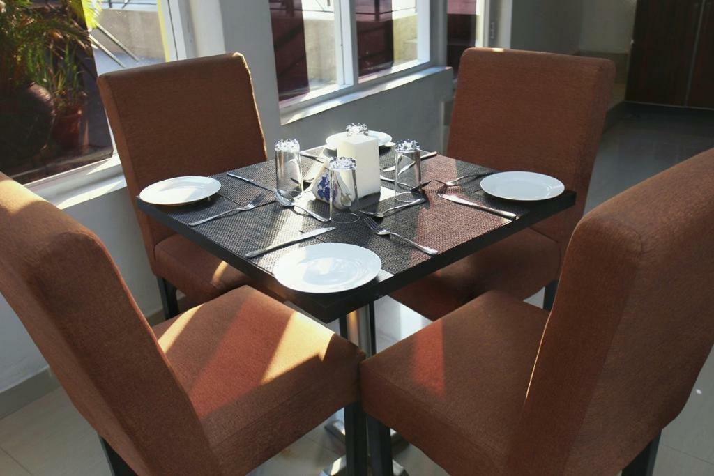 Glee Hotel Aliayabiagba Εξωτερικό φωτογραφία