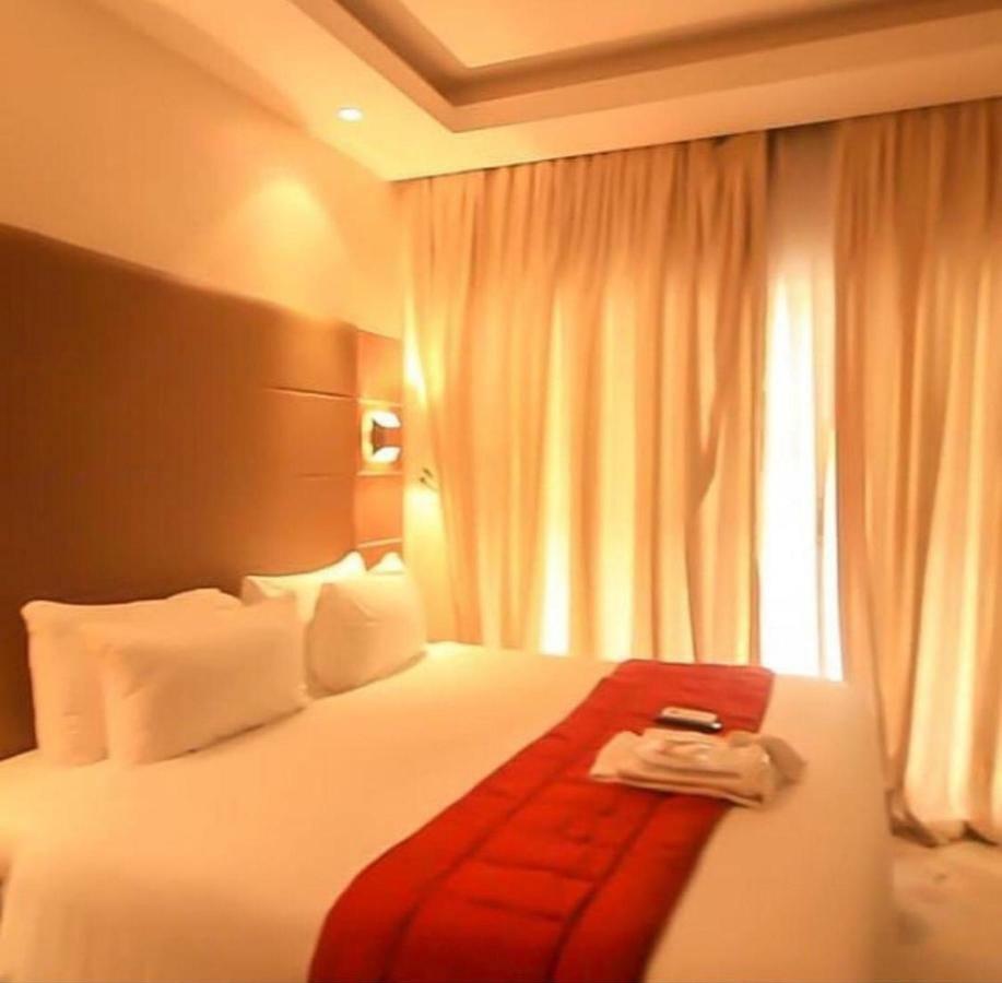 Glee Hotel Aliayabiagba Εξωτερικό φωτογραφία