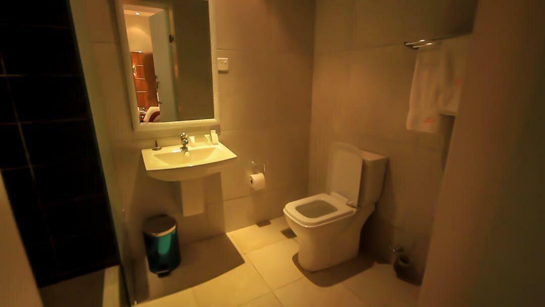 Glee Hotel Aliayabiagba Εξωτερικό φωτογραφία