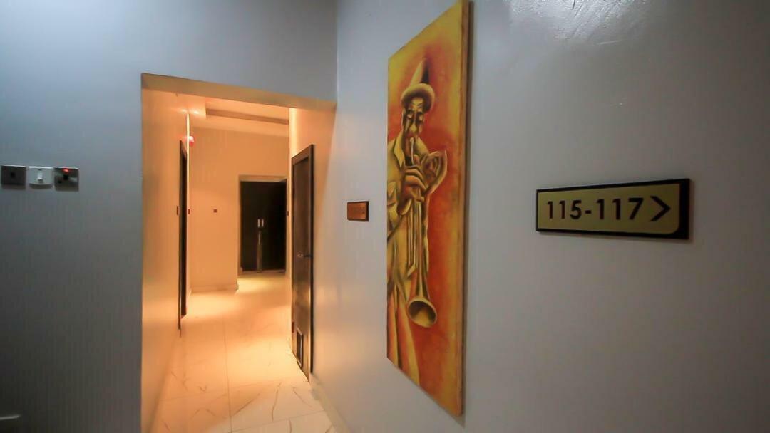 Glee Hotel Aliayabiagba Εξωτερικό φωτογραφία