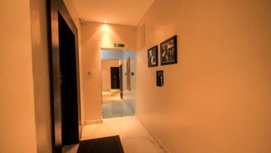 Glee Hotel Aliayabiagba Εξωτερικό φωτογραφία