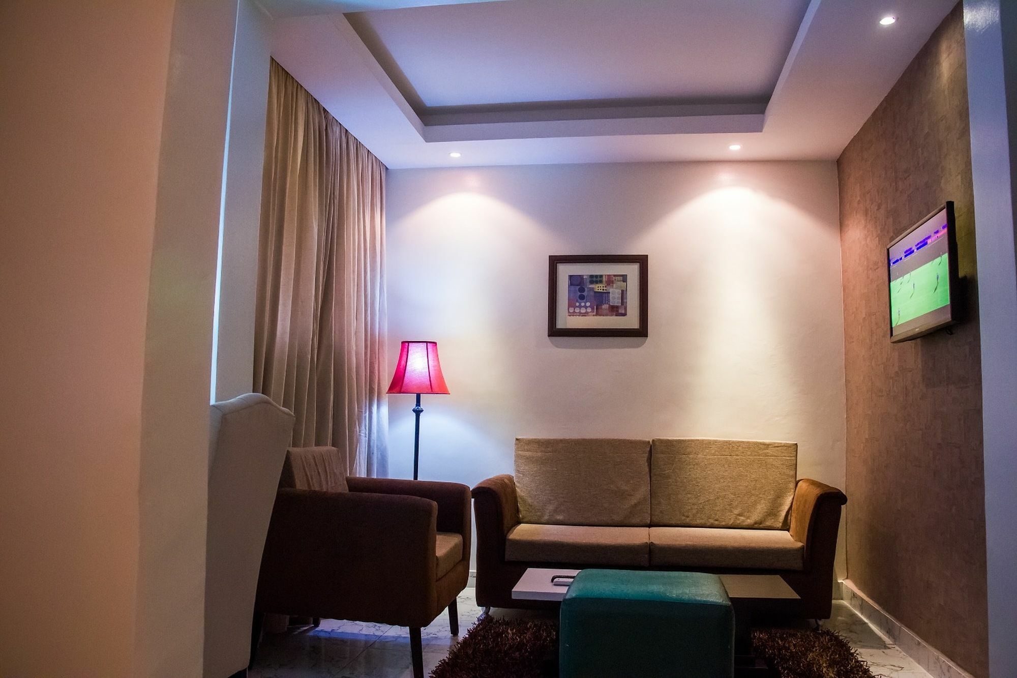 Glee Hotel Aliayabiagba Εξωτερικό φωτογραφία