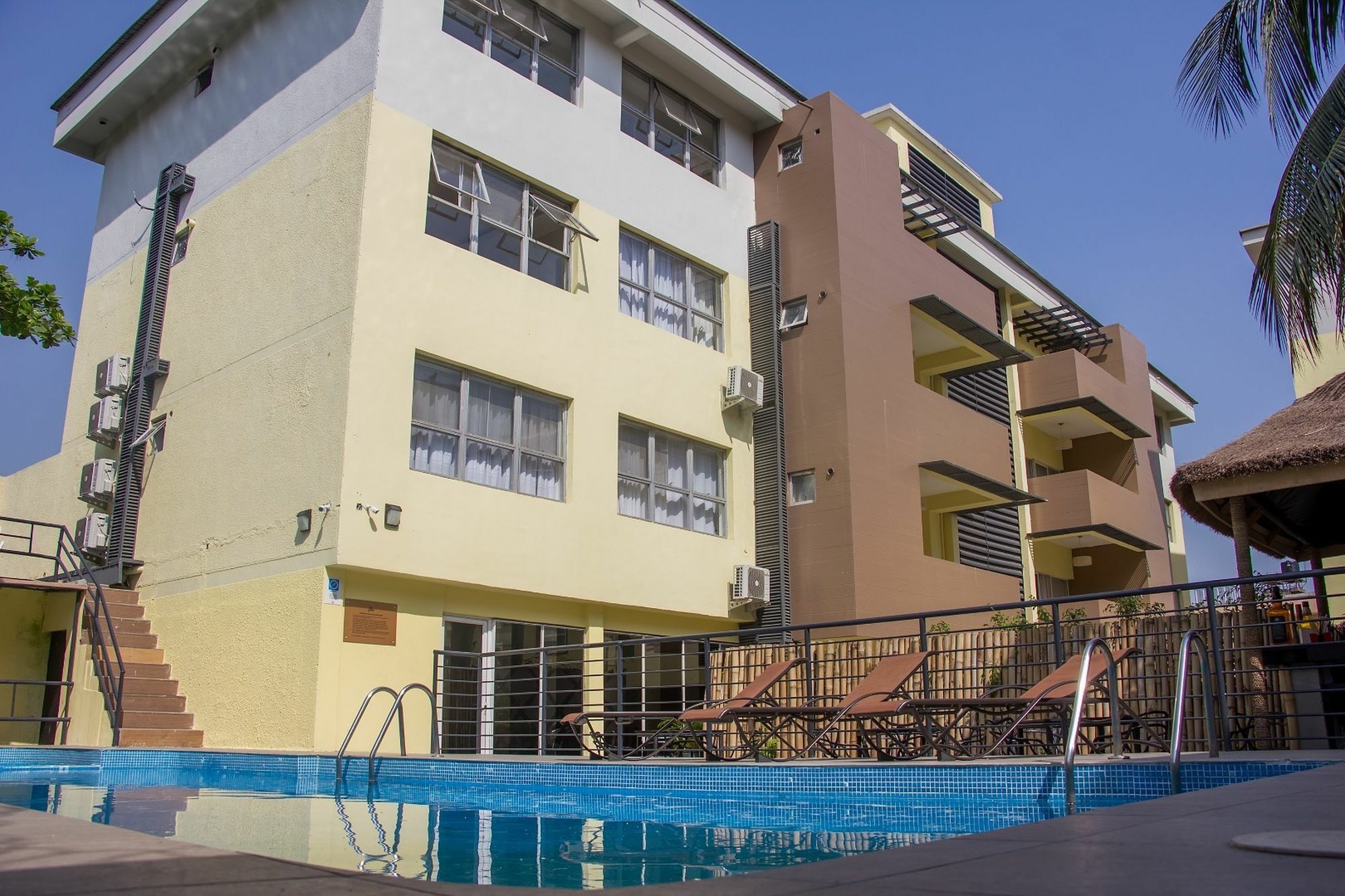 Glee Hotel Aliayabiagba Εξωτερικό φωτογραφία