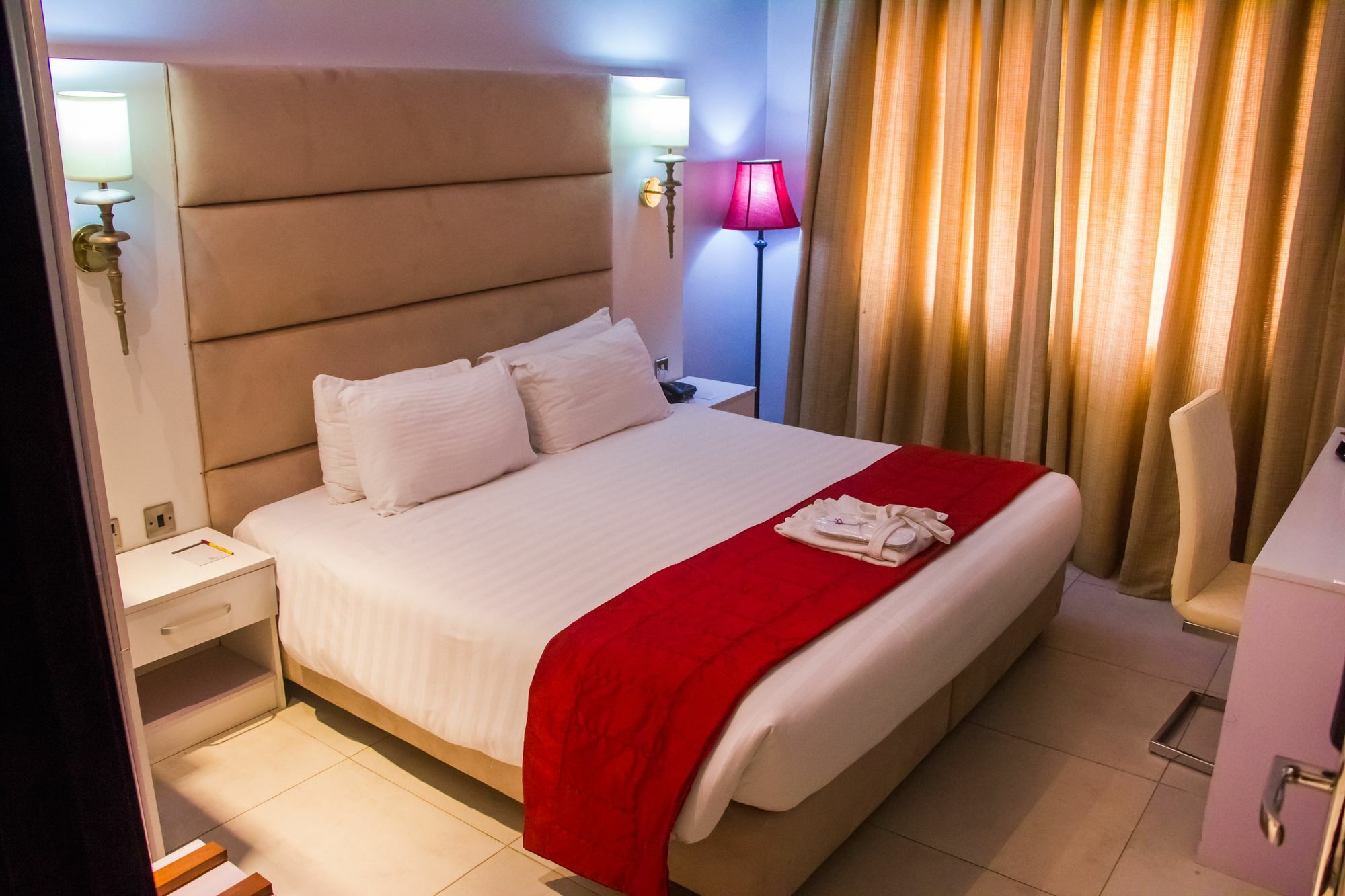 Glee Hotel Aliayabiagba Εξωτερικό φωτογραφία