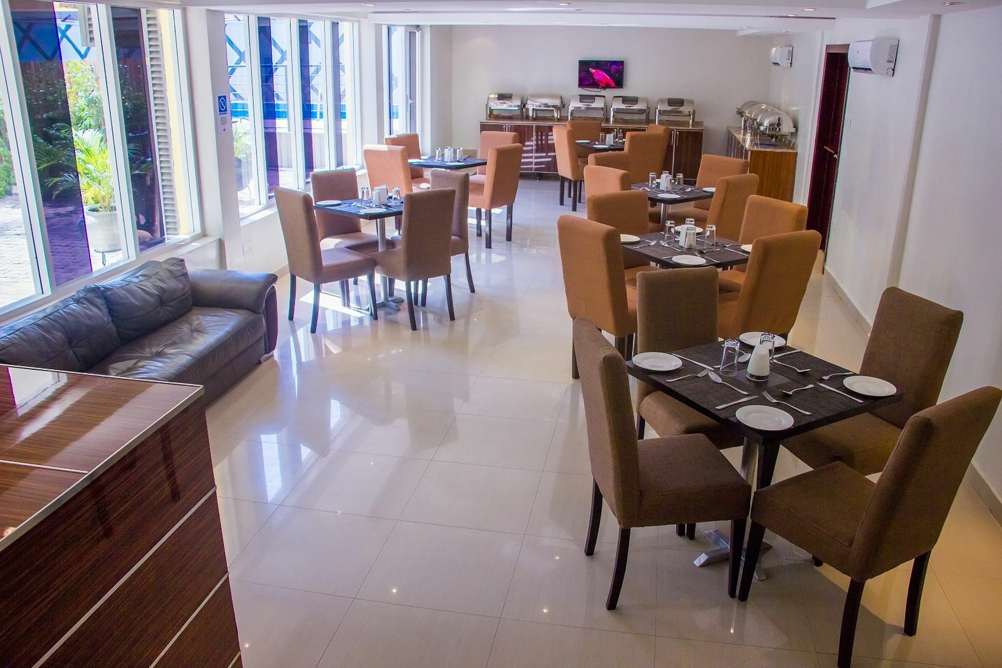 Glee Hotel Aliayabiagba Εξωτερικό φωτογραφία