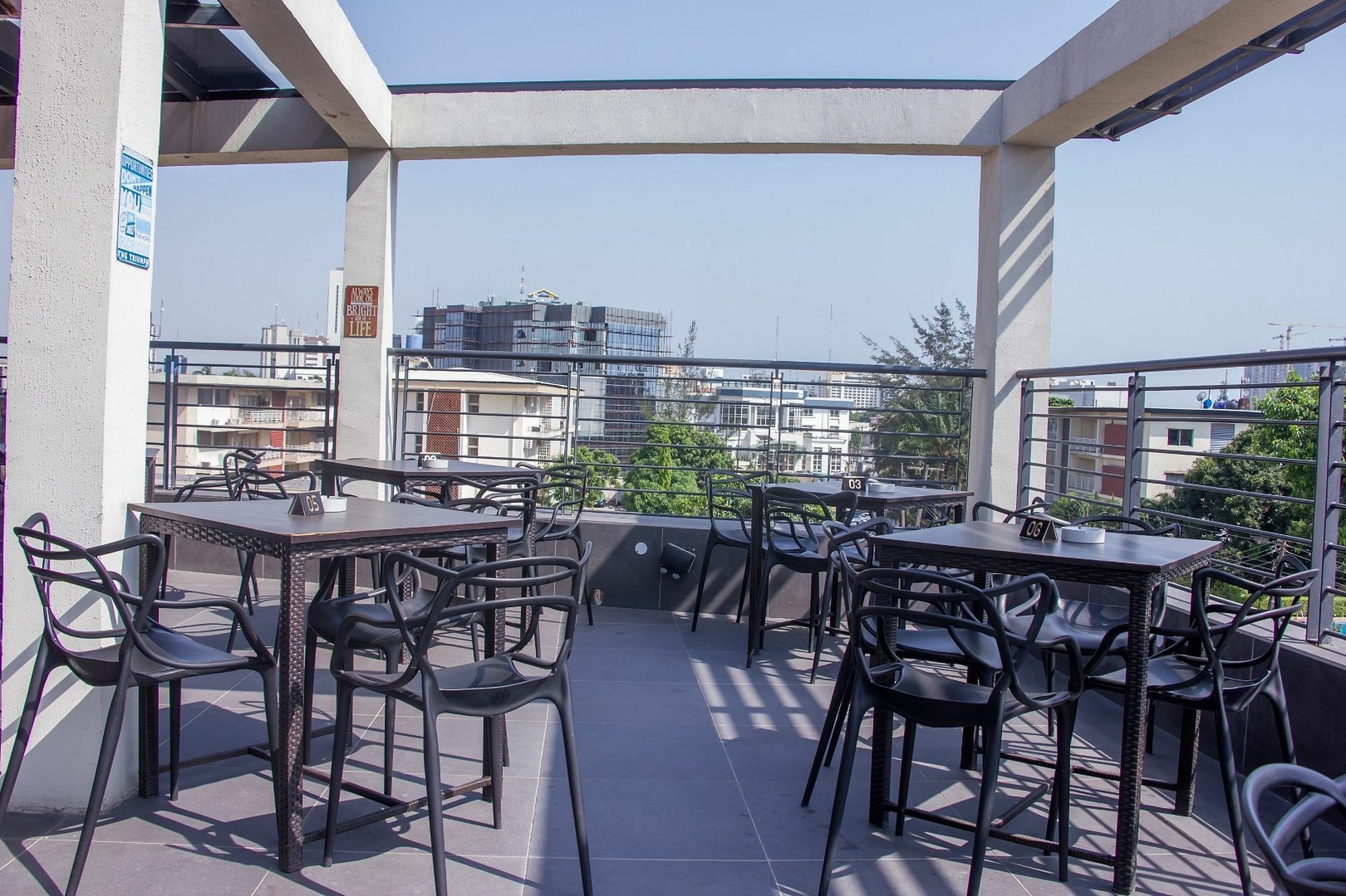 Glee Hotel Aliayabiagba Εξωτερικό φωτογραφία