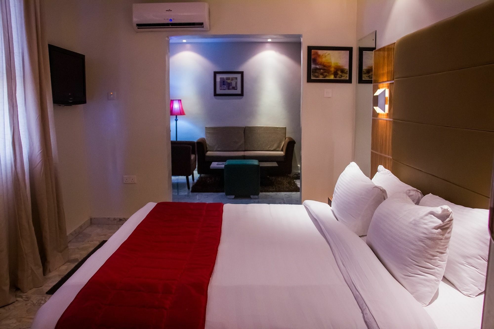 Glee Hotel Aliayabiagba Εξωτερικό φωτογραφία