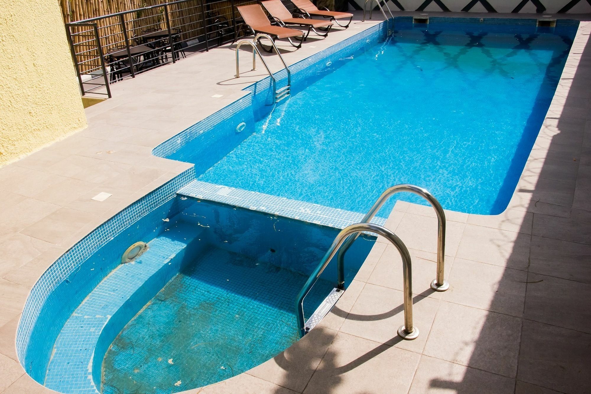 Glee Hotel Aliayabiagba Εξωτερικό φωτογραφία