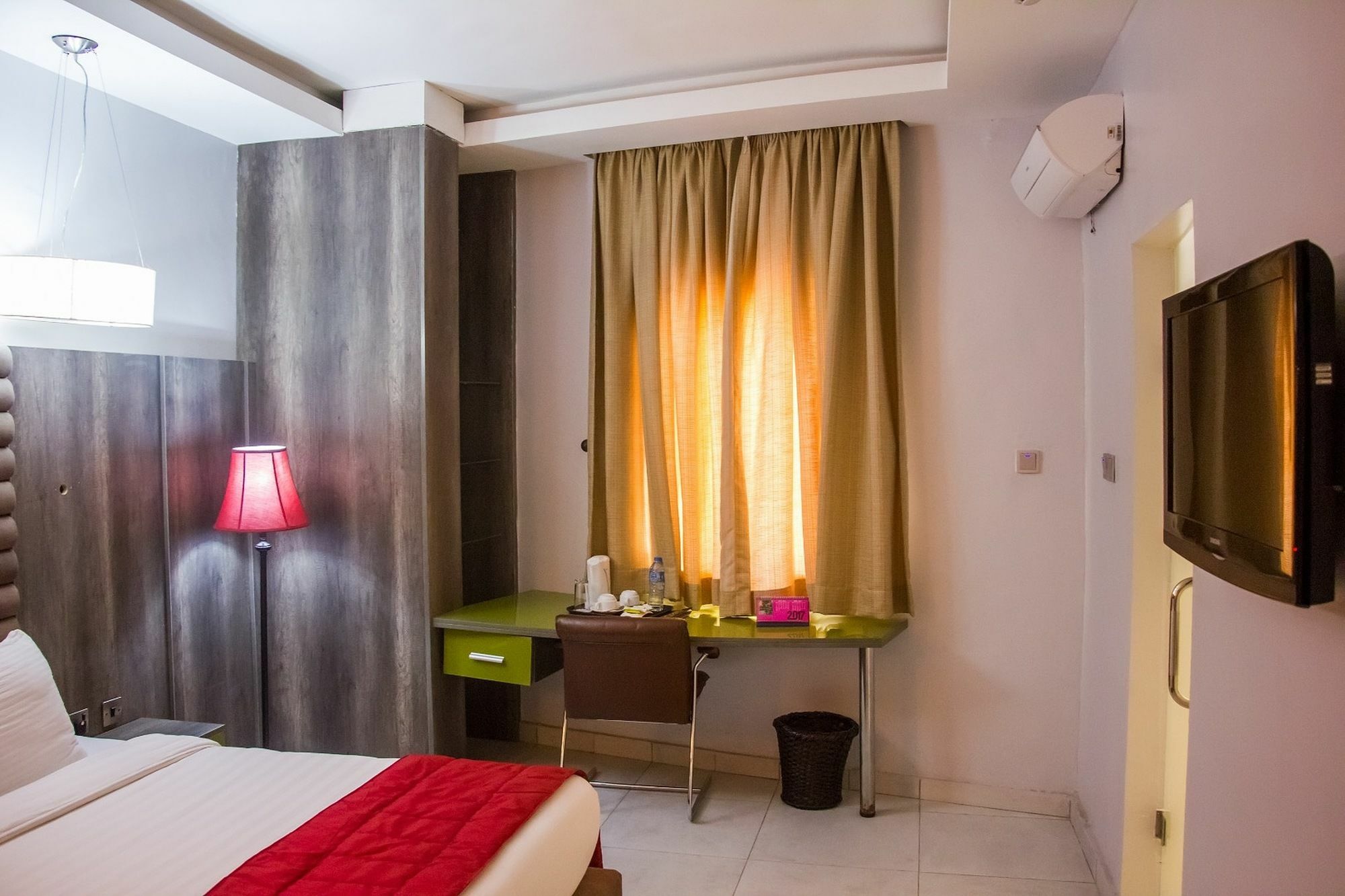 Glee Hotel Aliayabiagba Εξωτερικό φωτογραφία