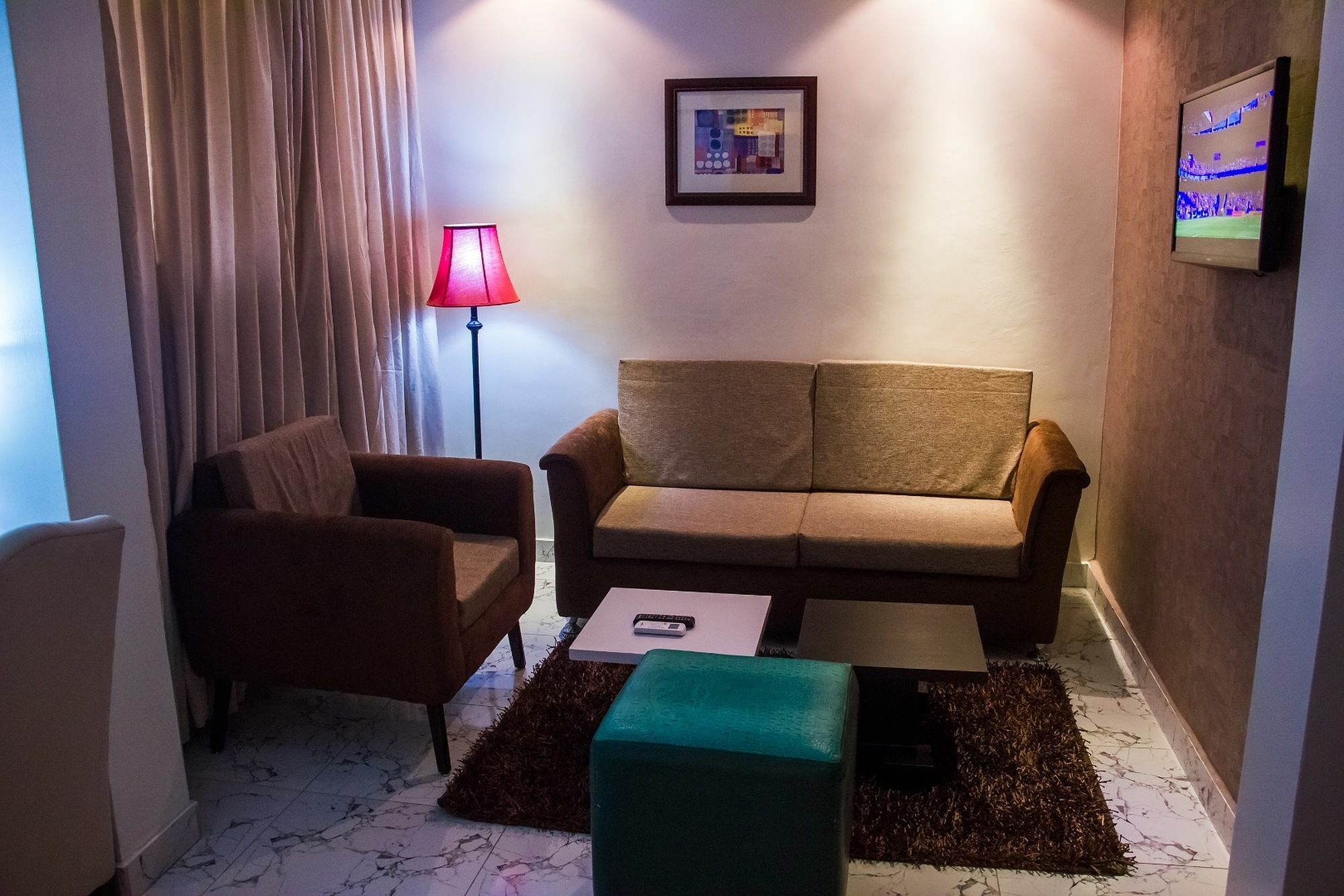 Glee Hotel Aliayabiagba Εξωτερικό φωτογραφία