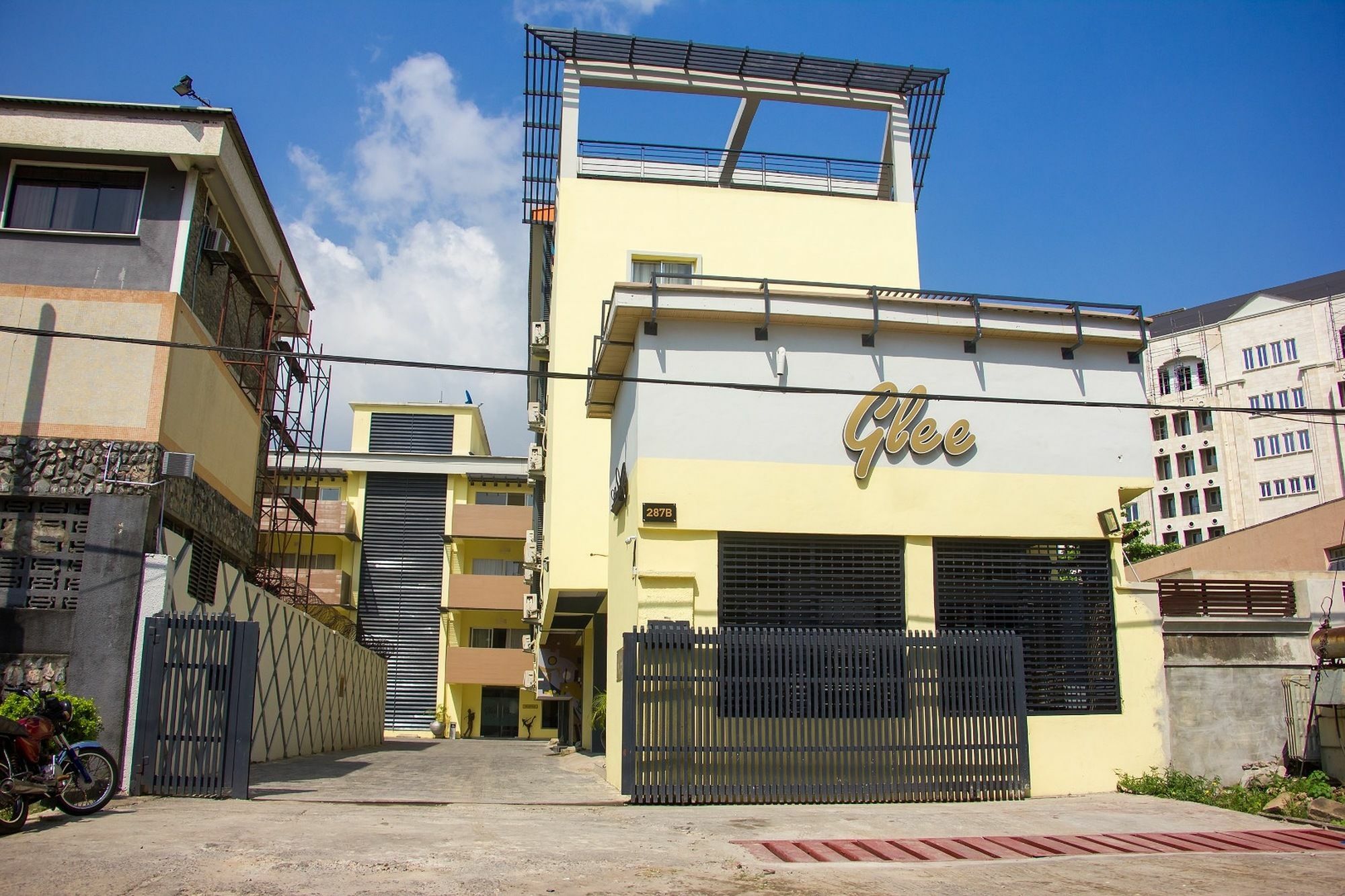 Glee Hotel Aliayabiagba Εξωτερικό φωτογραφία