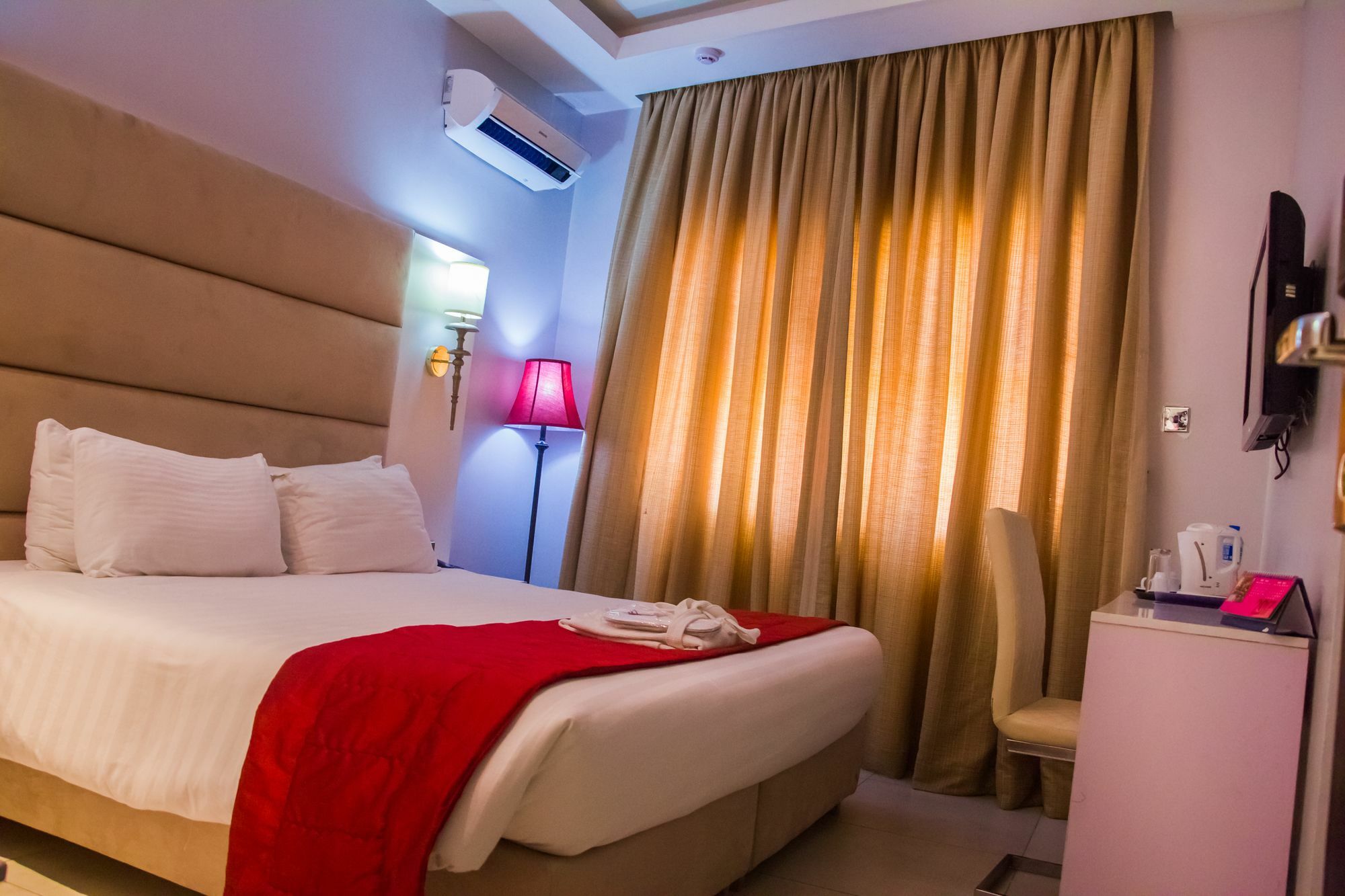 Glee Hotel Aliayabiagba Εξωτερικό φωτογραφία